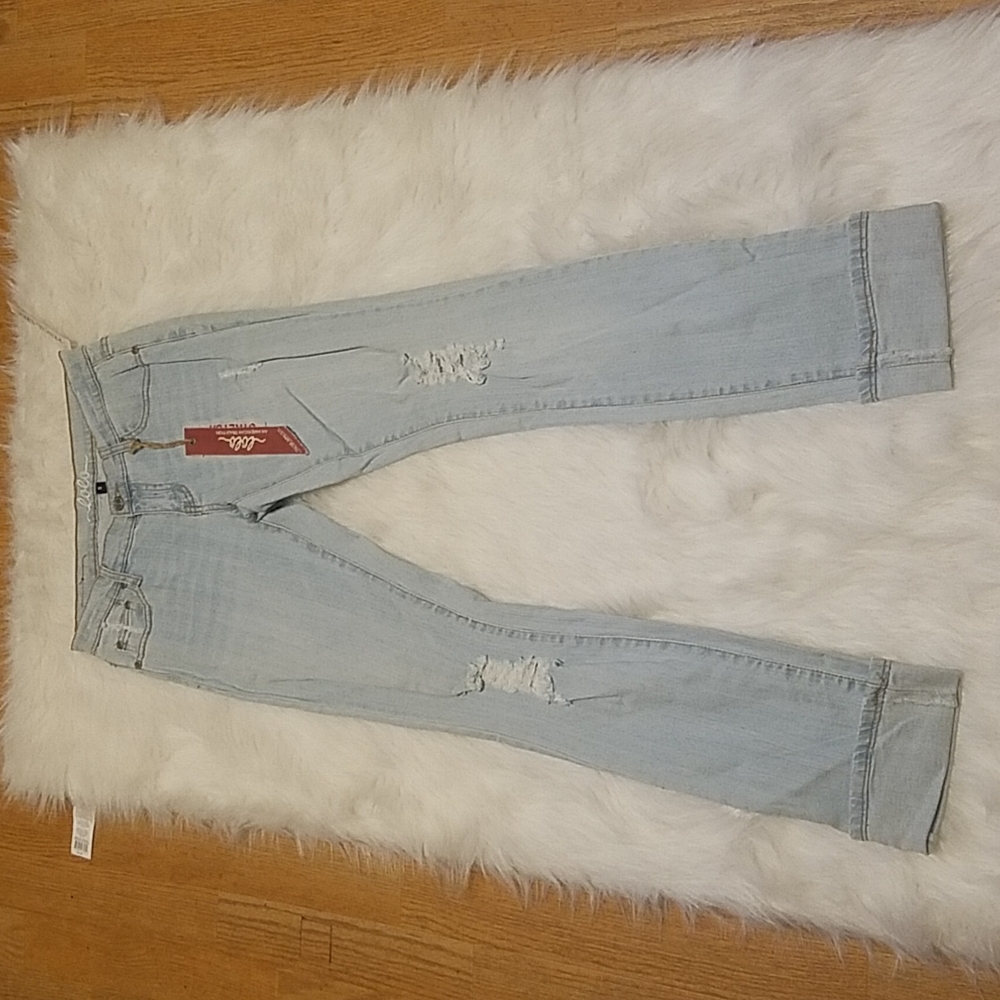 LOLO DESTROYED LIGHT BLUE CUFFED JEANS